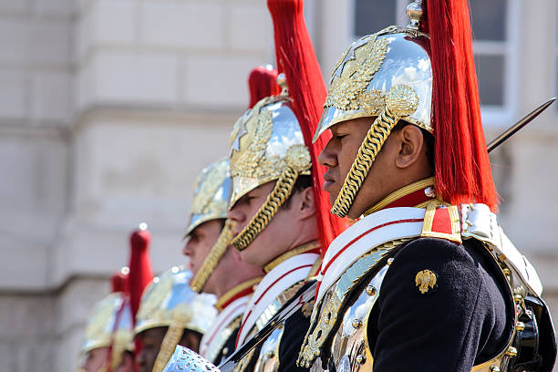 王室騎兵隊で馬ガード - household cavalry ストックフォトと画像