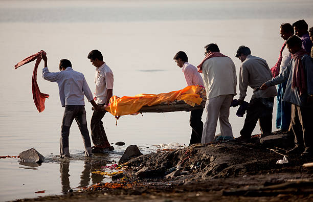Hindu funeral ceremony "Varanasi, India - April 8, 2010: Recently deceased elderly Indian man is brought to the Ganges river as part of a Hindu funeral ceremony before he is cremated." varanasi photos stock pictures, royalty-free photos & images