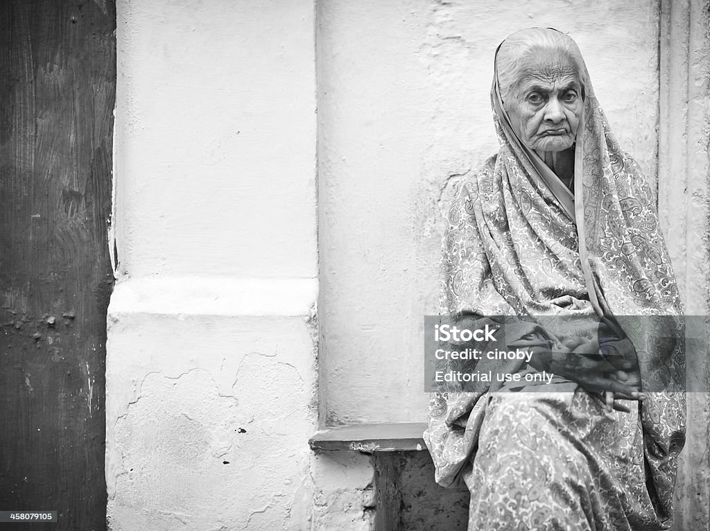 Vieille femme indienne - Photo de Contrarié libre de droits
