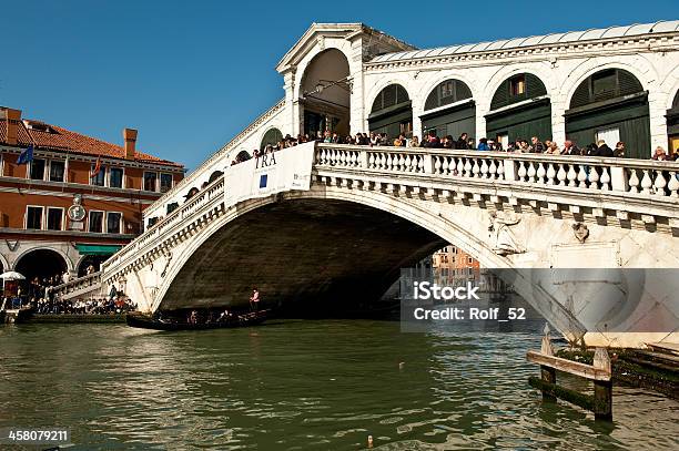 El Puente De Rialto Foto de stock y más banco de imágenes de Arquitectura - Arquitectura, Canal - Corriente de agua, Cultura Italiana