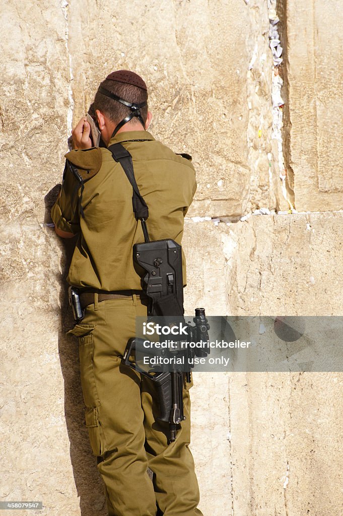 이스라엘 병정 at 서부극 벽 - 로열티 프리 개념 스톡 사진