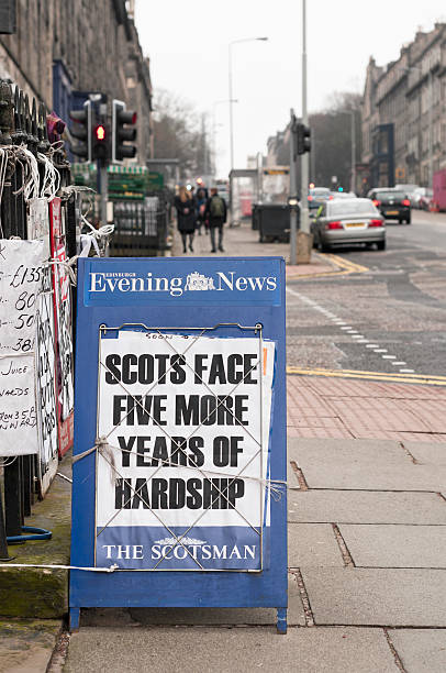 スコットランドの苦難先 - newspaper headline unemployment finance recession ストックフォトと画像
