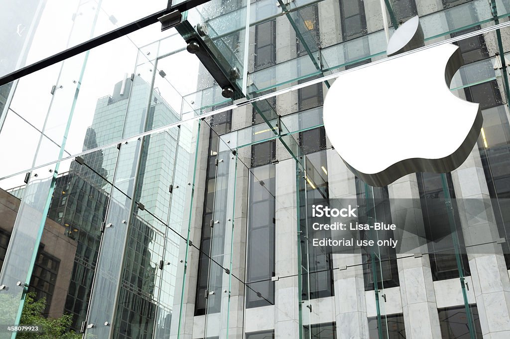 Logo Apple Store di Fifth Avenue, a New York. - Foto stock royalty-free di Rivenditore della Apple