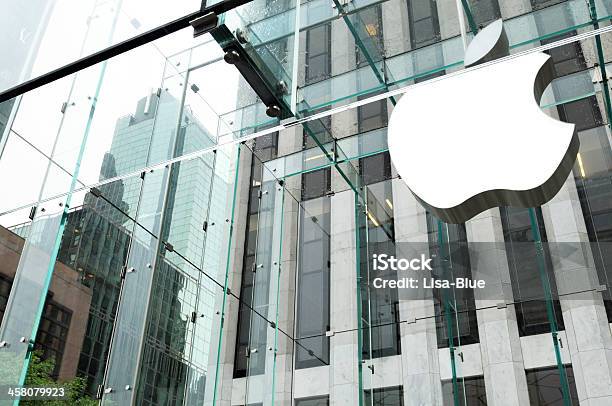 Logótipo Apple Loja Acima Da Quinta Avenida Nova Iorque - Fotografias de stock e mais imagens de Loja da Apple