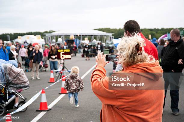 Radar De Controlo De Velocidade De Mão De - Fotografias de stock e mais imagens de Adulto - Adulto, Ao Ar Livre, Buckinghamshire