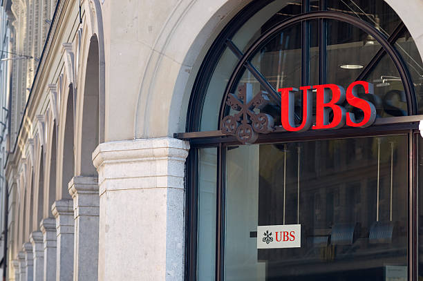 ubs branch en suiza con logotipo - central district fotografías e imágenes de stock