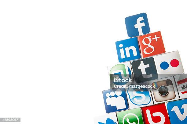 Cubos De Medios Sociales Foto de stock y más banco de imágenes de Logotipo - Logotipo, Redes sociales, Arreglar