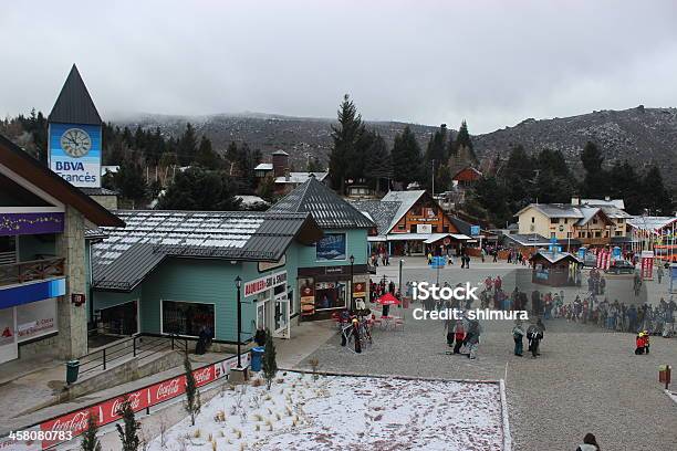 Photo libre de droit de Touristes À La Station De Ski Cerro Catedral De banque d'images et plus d'images libres de droit de Argentine - Argentine, Bariloche, Cordillère des Andes