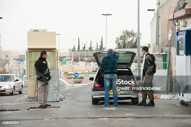 Forze Armate Israeliane Checkpoint - Fotografie stock e altre immagini di Arma da fuoco - Arma da fuoco, Armi, Automobile