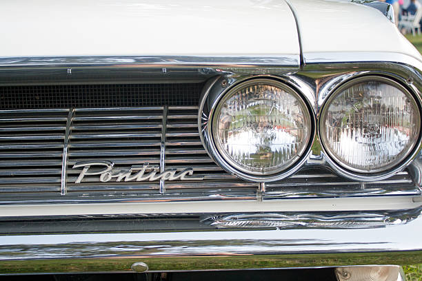 1961 pontiac catalina grelha - car obsolete old editorial imagens e fotografias de stock