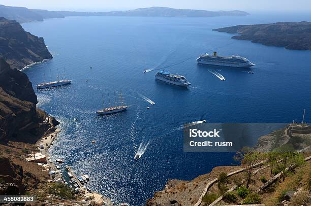 Crucero Tráfico Santorini Foto de stock y más banco de imágenes de Actividades recreativas - Actividades recreativas, Agua, Aire libre