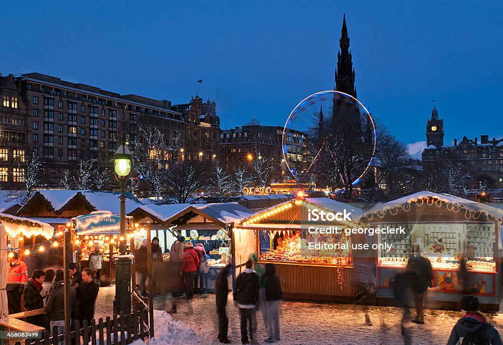 Mercado de Natal no centro de Edimburgo - Foto de stock de Mercado Natalino royalty-free