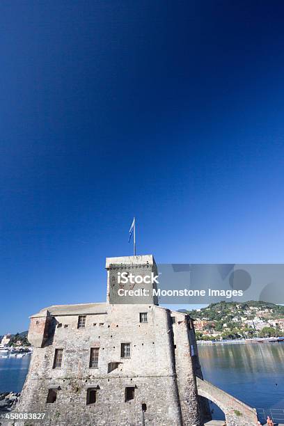 Photo libre de droit de Rapallo Château Sur La Riviera Di Levante Italie banque d'images et plus d'images libres de droit de Angle de prise de vue - Angle de prise de vue, Architecture, Château