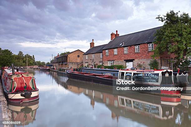 Foto de Stoke Bruerne Grand Union Canal e mais fotos de stock de Northamptonshire - Northamptonshire, Bar, Barcaça