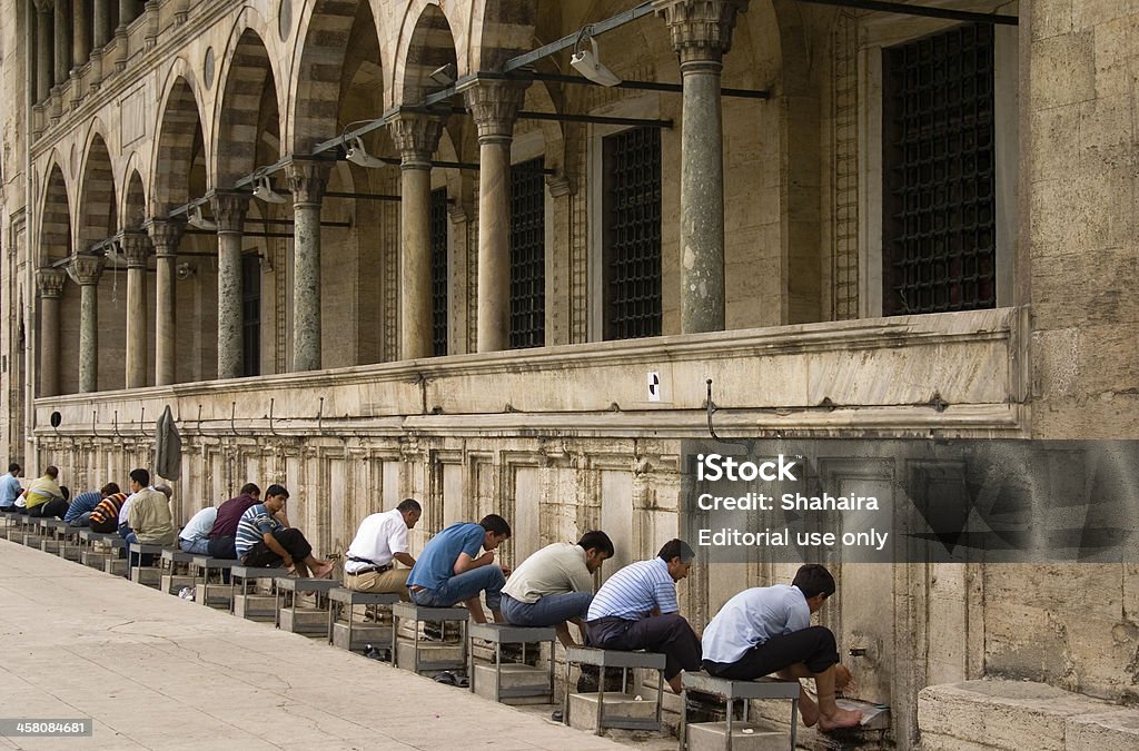 Lavado cuadrados en la mezquita Süleymaniye - Foto de stock de Adorador libre de derechos