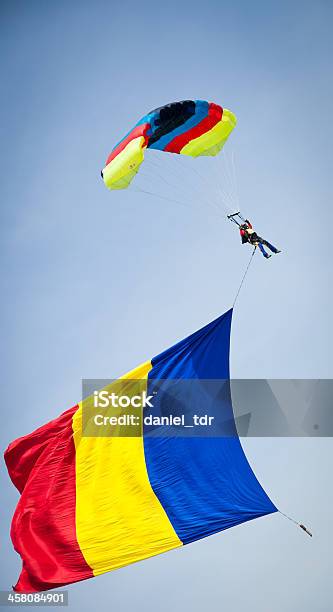 ルーマニア Parachuter - エクストリームスポーツのストックフォトや画像を多数ご用意 - エクストリームスポーツ, スカイダイビング, スポーツ