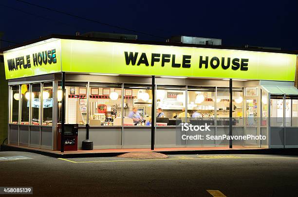 Foto de Waffle House e mais fotos de stock de Waffle House - Waffle House, Geórgia - Sul dos Estados Unidos, Athens - Geórgia