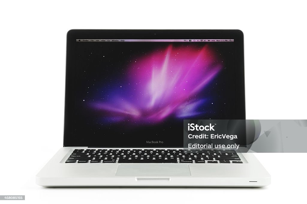 MacBook Pro laptopa z domyślnym napęd. Tapeta na pulpit - Zbiór zdjęć royalty-free (Białe tło)