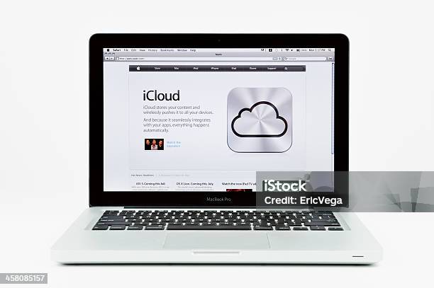 Foto de Apple Icloud Destaque No Macbook Pro e mais fotos de stock de Página da Web - Página da Web, Branco, Complexidade
