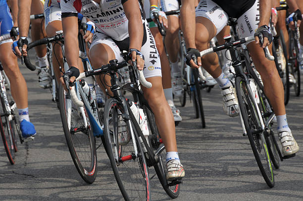 ciclismo - editorial horizontal cycling crowd imagens e fotografias de stock