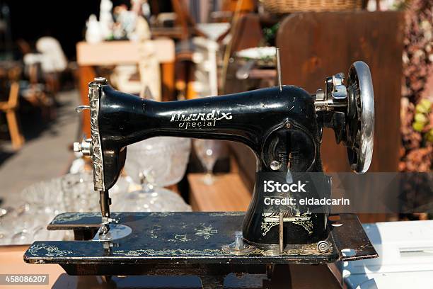 Mardix Speciale Macchina Per Cucire - Fotografie stock e altre immagini di Ambientazione esterna - Ambientazione esterna, Antico - Vecchio stile, Argentato