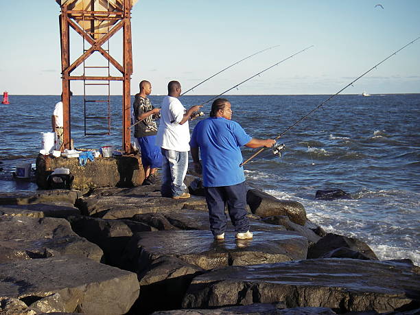 pesca na ocean city pontão - maryland fishing atlantic ocean sea imagens e fotografias de stock