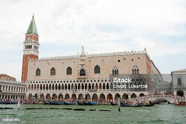Pałac Dożów - zdjęcia stockowe i więcej obrazów Arkada - Arkada, Canal Grande - Wenecja, Column of San Marco