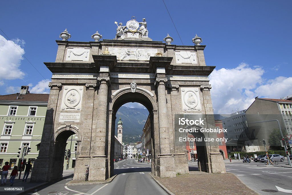 Памятник Triumphpforte, Инсбрук, Австрия - Стоковые фото Maria Theresien Strasse роялти-фри