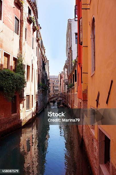 ゴンドラの船頭乗り物のゴンドラにはベニスの運河 - イタリアのストックフォトや画像を多数ご用意 - イタリア, イタリア文化, カナル・グランデ