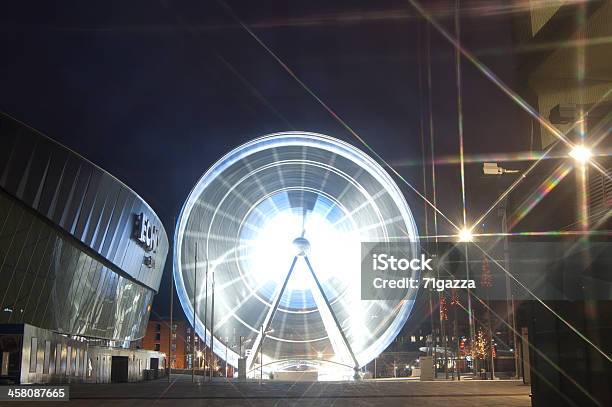 Rueda En Movimiento Foto de stock y más banco de imágenes de Albert Dock - Albert Dock, Atracción de feria, Ciudad