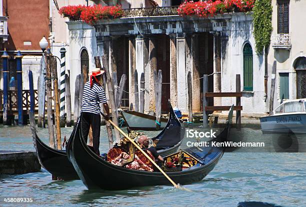 ヴェネチアのゴンドラの船頭 - イタリアのストックフォトや画像を多数ご用意 - イタリア, イタリア文化, カラー画像