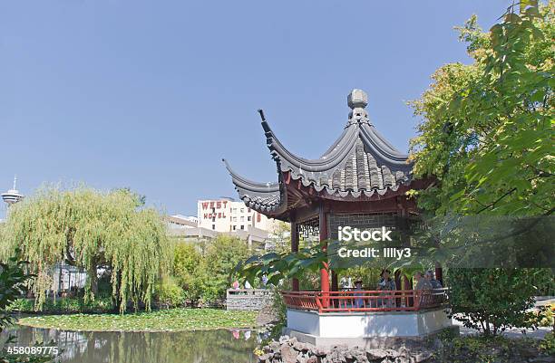 Giardino Cinese Con Pagoda A Vancouver - Fotografie stock e altre immagini di Sun Yat-Sen - Sun Yat-Sen, Acqua, Albero