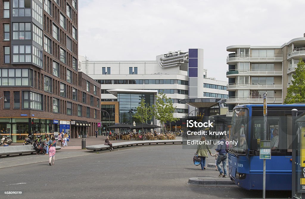 プラザ前中央駅のレリスタット、オランダ - オフィスビルのロイヤリティフリーストックフォト