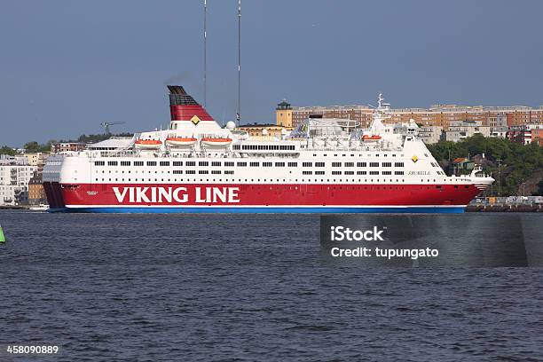 Cruzeiro Ferrylinha De Viking - Fotografias de stock e mais imagens de Ancorado - Ancorado, Baía, Branco