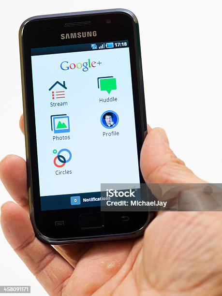 Google Sobre Samsung Galaxy Teléfono Inteligente Foto de stock y más banco de imágenes de Agarrar - Agarrar, Dispositivo de información móvil, Electrónica
