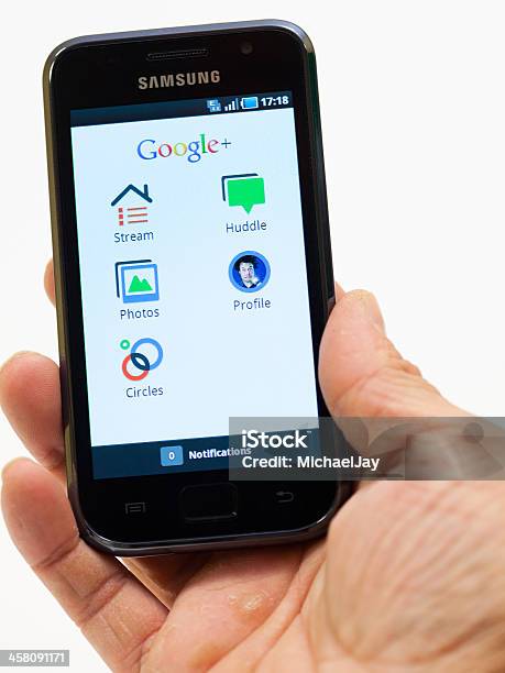 Photo libre de droit de Google Sur Samsung Galaxy Smartphone banque d'images et plus d'images libres de droit de Communication sans fil - Communication sans fil, Dispositif portable, GAFAM