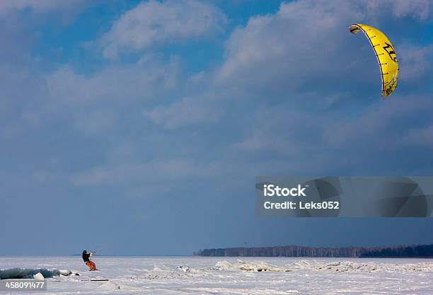 Snowkiter - Fotografias de stock e mais imagens de Adulto - Adulto, Amarelo, Aventura