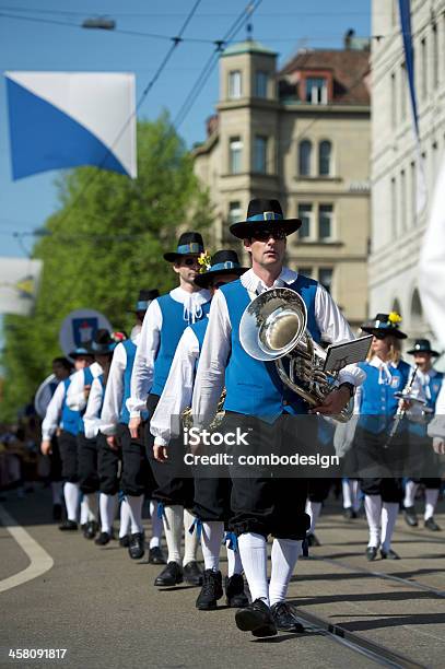 Spring Festival Desfile De Zúrich Suiza Foto de stock y más banco de imágenes de Bahnhofstrasse - Bahnhofstrasse, Bandera, Bandera de la Confederación