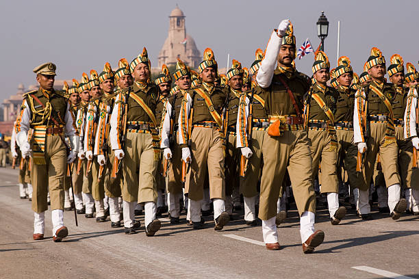 szybkie marca - parade marching military armed forces zdjęcia i obrazy z banku zdjęć