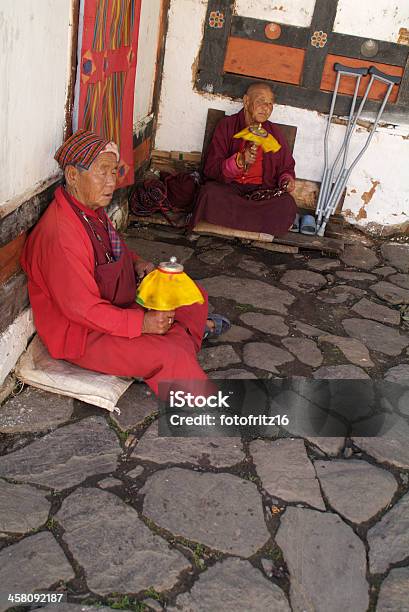 Бутан Человек — стоковые фотографии и другие картинки 70-79 лет - 70-79 лет, Буддизм, Бутан - Полуостров Индостан