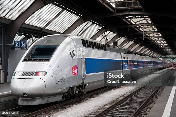 Francuski Tgv Czeka Na Wyjazd Z Dworca Głównego W Zurychu - zdjęcia stockowe i więcej obrazów Intercity