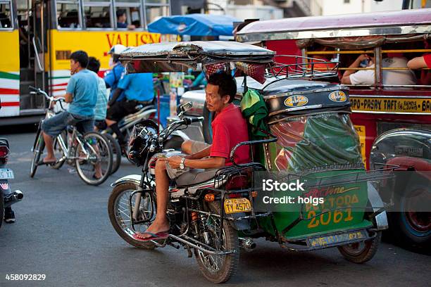 Foto de Tricycle No Metro Manila e mais fotos de stock de Adulto - Adulto, Capitais internacionais, Carro