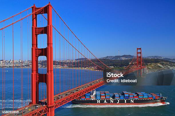Foto de Porta De Entrada Para O Mundo Golden Gate e mais fotos de stock de Navio cargueiro - Navio cargueiro, Ponte, Acessibilidade