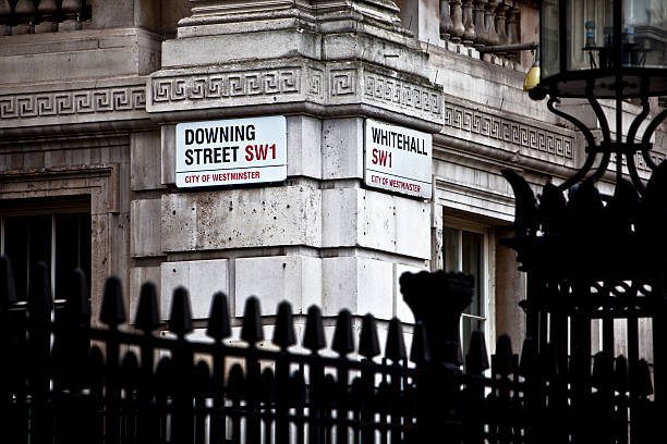 downing street - lugar famoso local fotografías e imágenes de stock