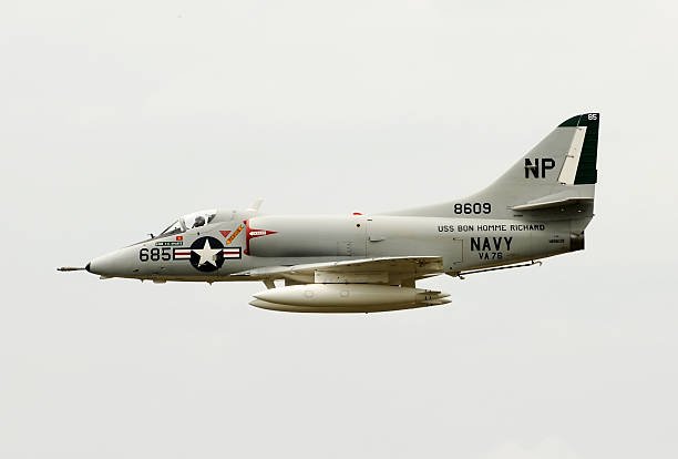 douglas a-4c skyhawk - skyhawk fotografías e imágenes de stock