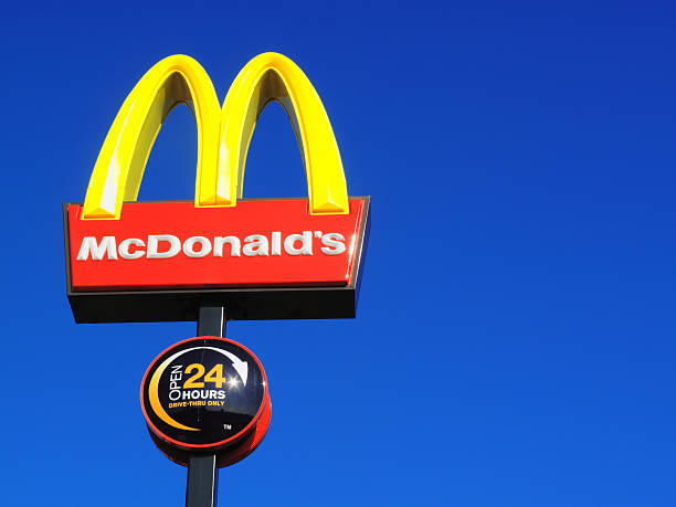 de mcdonald's - brand name yellow red business imagens e fotografias de stock