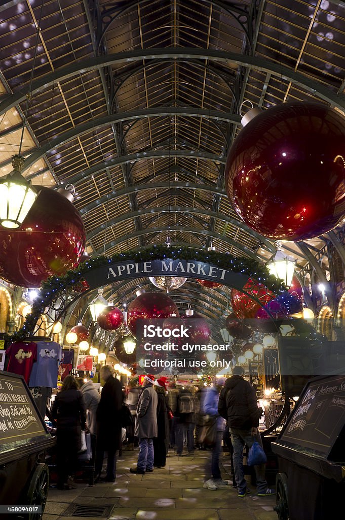 Covent Garden market Natale decoratons, Londra - Foto stock royalty-free di Mercatino di Natale