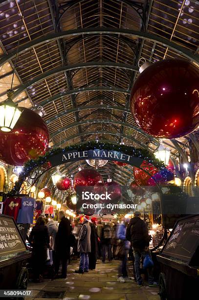 Covent Garden Market Natale Decoratons Londra - Fotografie stock e altre immagini di Mercatino di Natale - Mercatino di Natale, Acciottolato, Affari