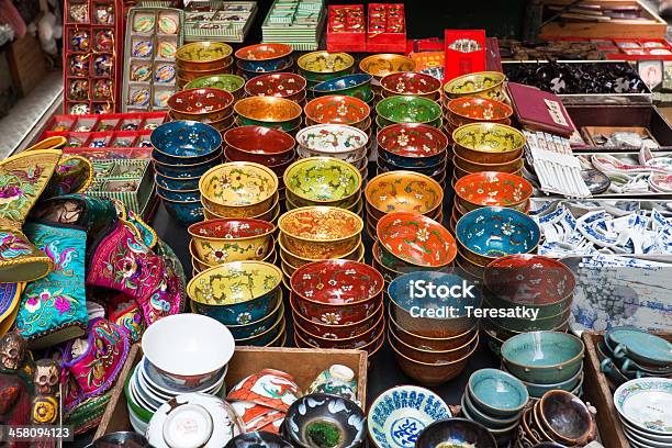 Banca De Antigo - Fotografias de stock e mais imagens de Antiguidade - Antiguidade, Antiquário - Loja, Arte, Cultura e Espetáculo