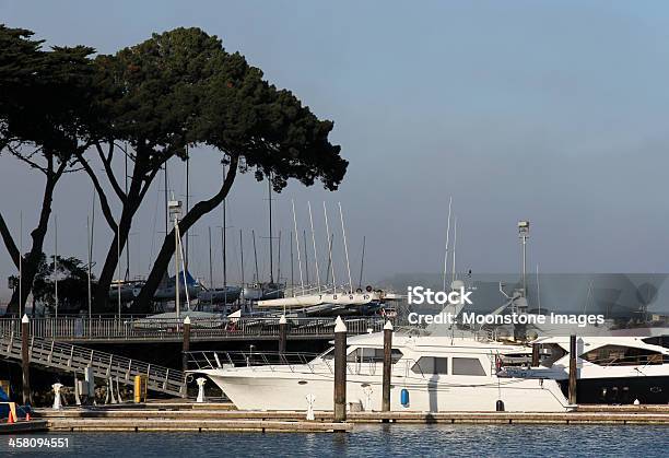 Foto de San Francisco Yacht Club Na Califórnia Eua e mais fotos de stock de América do Norte - América do Norte, Barco a Motor, Cais